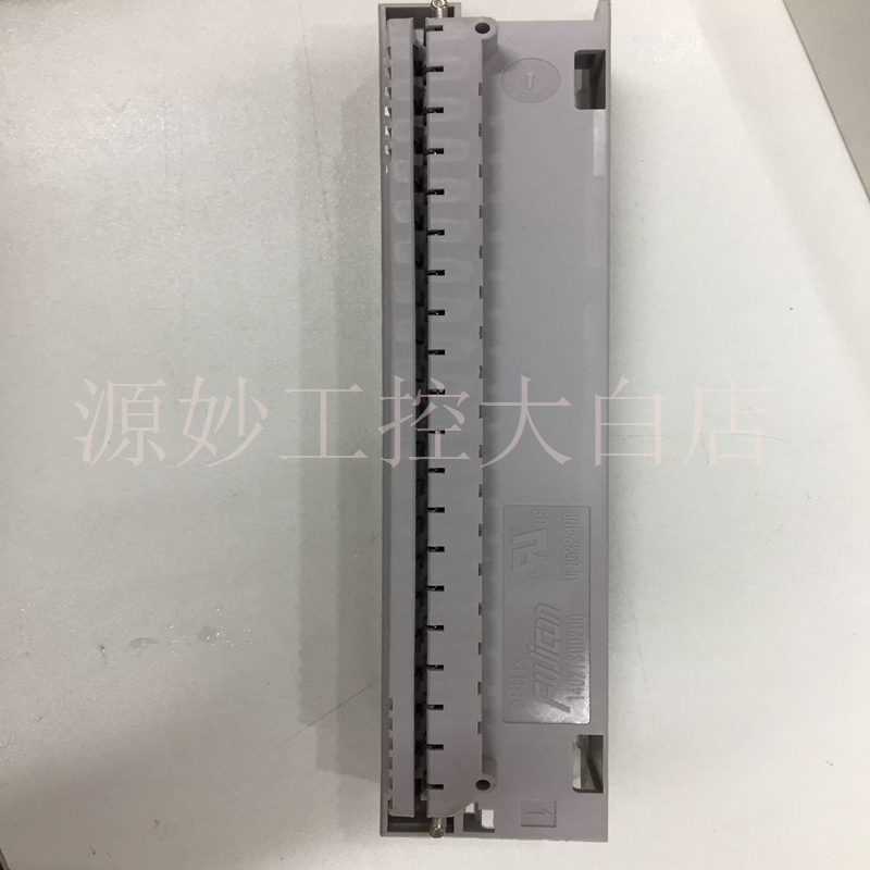 Schneideir 140XTS00203 模块 卡件 控制器